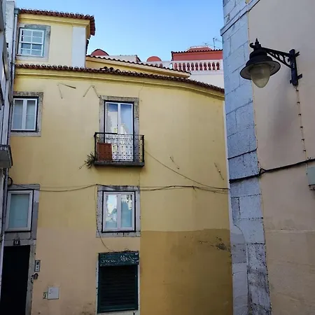 Fabulous T2 With Balcony In Rossio * Lissabon