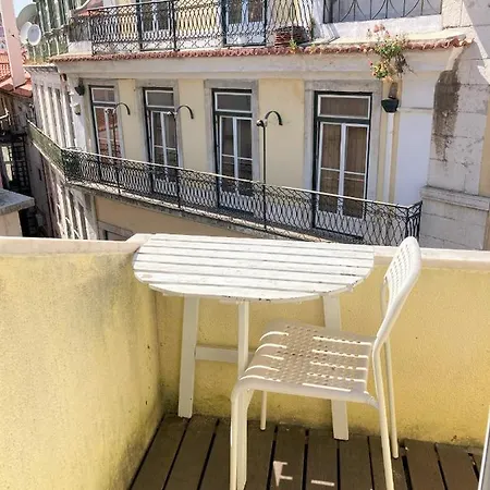 Fabulous T2 With Balcony In Rossio *