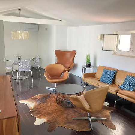 Fabulous T2 With Balcony In Rossio * Lisbona