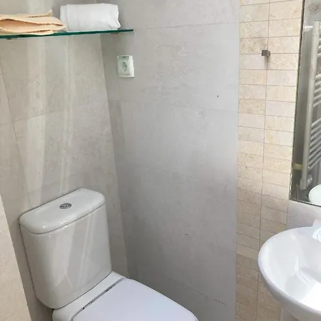 Fabulous T2 With Balcony In Rossio ליסבון