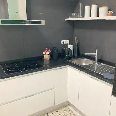 Fabulous T2 With Balcony In Rossio * Lizbona