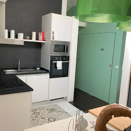 Fabulous T2 With Balcony In Rossio Appartamento Lisbona