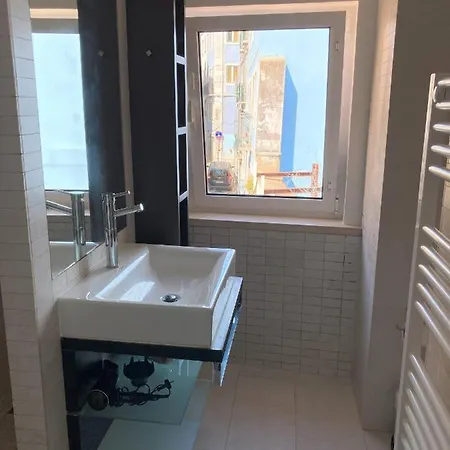 Fabulous T2 With Balcony In Rossio דירה *