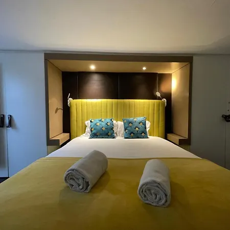 Fabulous T2 With Balcony In Rossio *