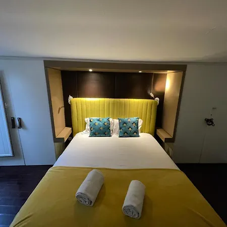 Fabulous T2 With Balcony In Rossio