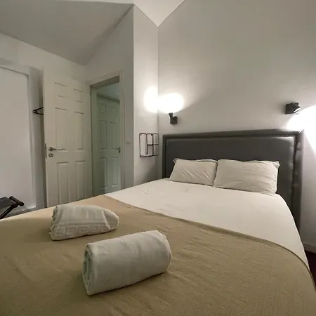 Fabulous T2 With Balcony In Rossio דירה