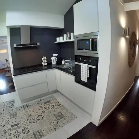 Fabulous T2 With Balcony In Rossio