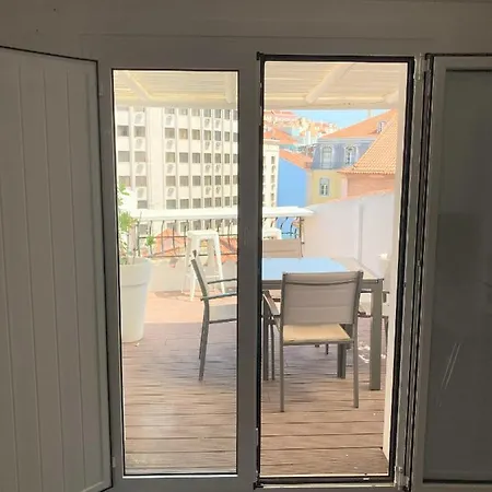 Fabulous T2 With Balcony In Rossio Lissabon